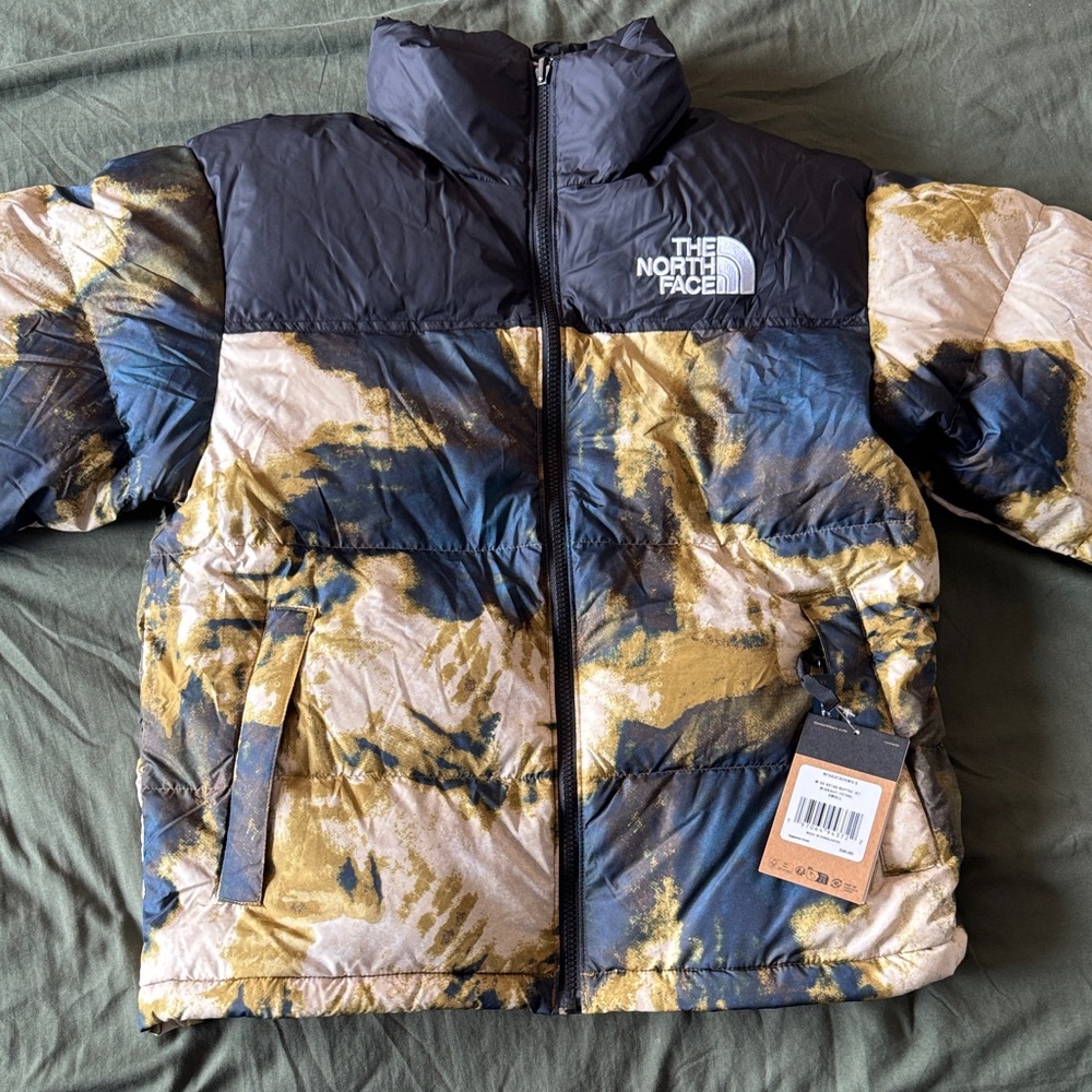 BRAND NEW The North Face Abstract Puffer Jacket in Black, Gold, and Cream